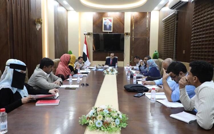 وزير الصحة يرأس اجتماعاً لمناقشة مسودة استراتيجية التغيير الاجتماعي والسلوكي لخلق الطلب على التطعيم في اليمن