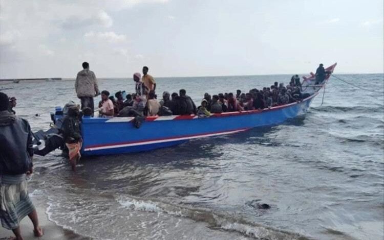 وصول قاربين على متنهما 350 مهاجراً غير شرعي إلى ساحل كيده بشبوة
