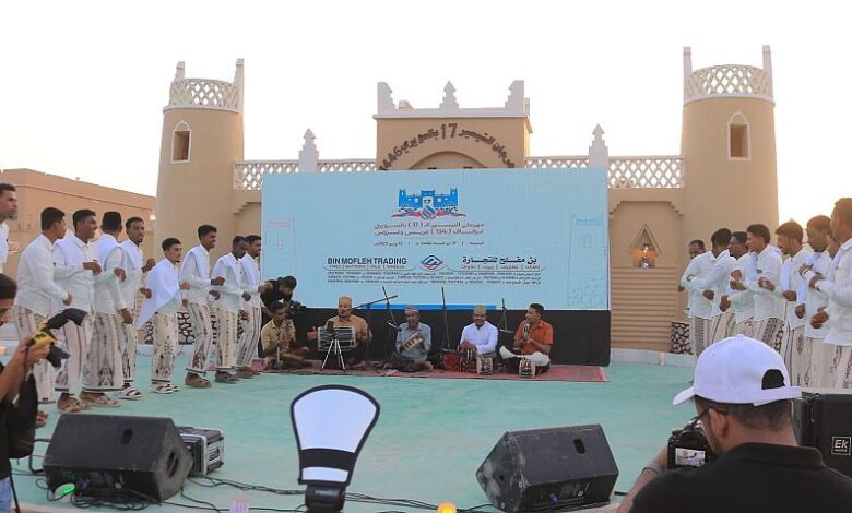 الاحتفال بزفاف 134 عريساً وعروس في مهرجان التيسير الـ17 بتريم حضرموت