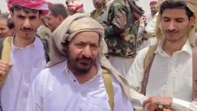 الجوف.. مقتل شيخ قبلي وإصابة نجله في كمين مسلح واندلاع مواجهات قبلية