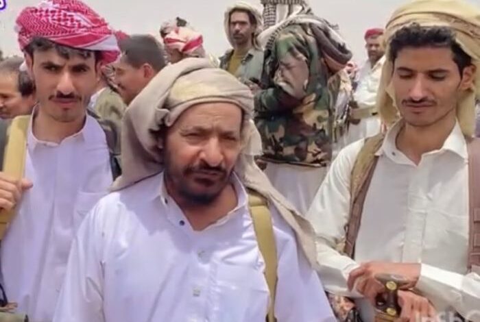 الجوف.. مقتل شيخ قبلي وإصابة نجله في كمين مسلح واندلاع مواجهات قبلية