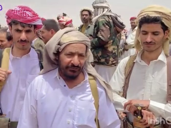 الجوف.. مقتل شيخ قبلي وإصابة نجله في كمين مسلح واندلاع مواجهات قبلية