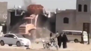 الحوثيون يهدمون منزل مواطن في صنعاء ويطردون أسرته بالقوة