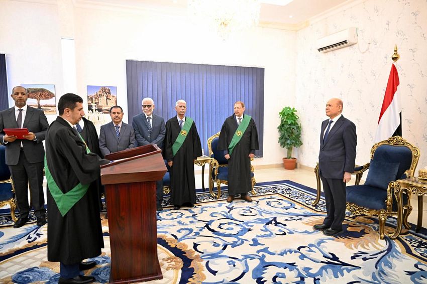 القضاة المعينون بالمحكمة العليا يؤدون اليمين القانونية امام رئيس مجلس القيادة الرئاسي