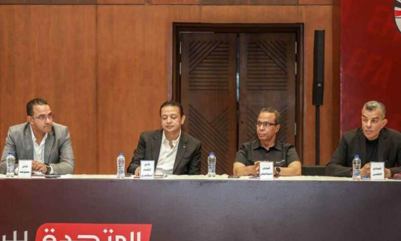 جانب من اجتماع اتحاد الكرة والرابطة مع الأندية