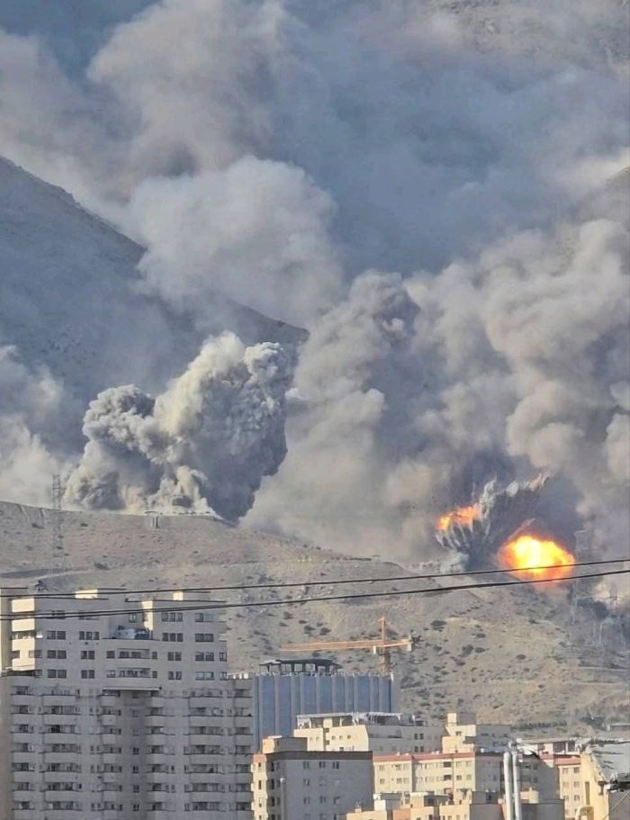 انفجاران قويان في طهران.. ومقتل قائد كبير