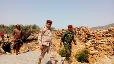 رئيس أركان محور تعز يتفقد المقاتلين في قطاع لواء النصر غرب المحافظة