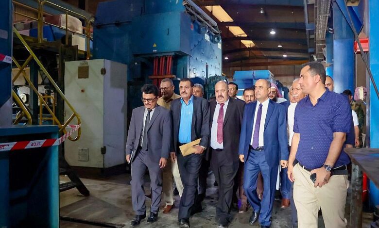 رئيس الوزراء يزور عدد من محطات الكهرباء في عدن ويوجه بتنفيذ إجراءات لرفع القدرات التوليدية