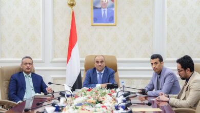 رئيس الوزراء يستعرض مع وزير الدولة البريطاني علاقات التعاون المشتركة