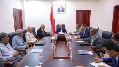 رئيس الوزراء يوجه بإعداد خطة واقعية مزمنة لإعادة تشغيل مصافي عدن