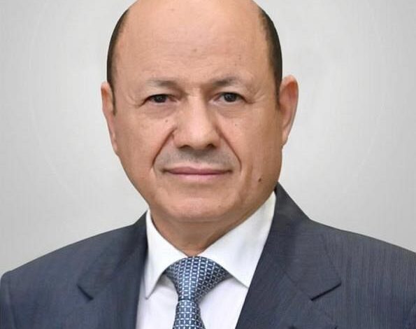 رئيس مجلس القيادة يطلع على الاوضاع في محافظة مأرب