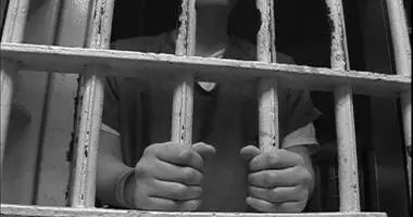 شرطة عدن توقف مبتزًا إلكترونيًا انتحل شخصية فتاة وسلب 19 ألف ريال سعودي