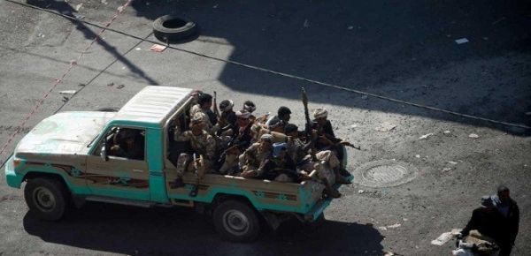 صنعاء.. محامٍ يكشف تفاصيل مداهمة مليشيا الحوثي منازل فتيات ليلاً واحتجازهن في أماكن غير قانونية