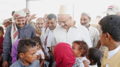 طارق صالح يستقبل التهاني من قادة جبهات الساحل ويعايد المواطنين في ريفي المخا وموزع