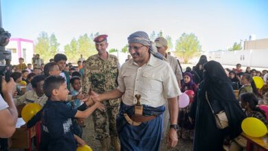 عضو مجلس القيادة طارق صالح يشارك أبناء الشهداء والجرحى والمقاتلين افراحهم بعيد الأضحى
