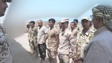 فيديو| طارق صالح يتابع تدريبات منتسبي المقاومة الوطنية ويؤكد على الانضباط والكفاءة