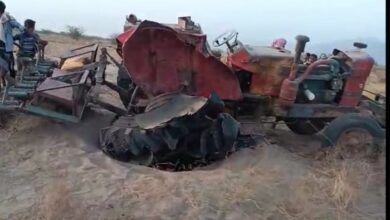 فيديو| لغم حوثي يصيب مدنياً ويعطب جراراً زراعياً في الحديدة