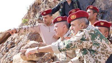 قائد محور تعز يتفقد المقاتلين في الخطوط الأمامية جنوب شرق المدينة