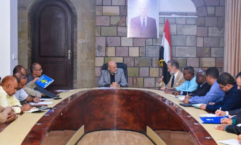 محافظ تعز يبحث مع الممثل المقيم للأمم المتحدة الحلول والمعالجات لتخفيف أزمة المياه