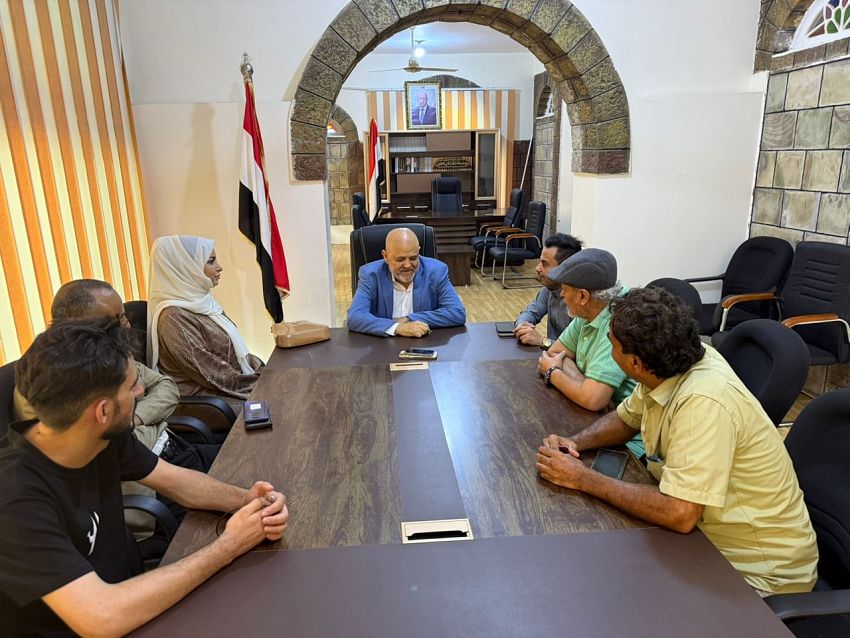 محافظ تعز يناقش سبل تطوير الحركة الثقافية والفنية
