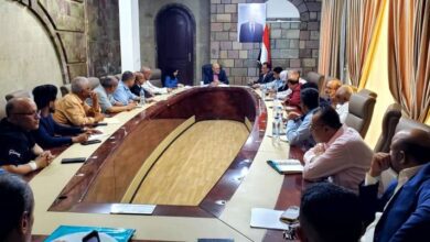 محافظ تعز يوجه بتنفيذ خطة الإستجابة الطارئة لمواجهة الأوبئة المنتشرة