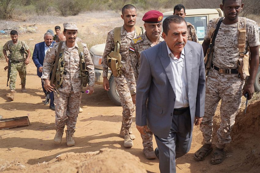 محافظ حجة يشيد بمستوى الجاهزية القتالية والروح المعنوية للأبطال في مديريتي عبس وحيران