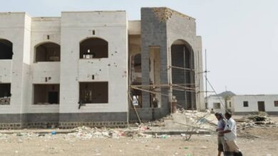 مدير عام ذو باب المندب يتفقد أعمال المرحلة الأولى لترميم وتأهيل المجمع الحكومي