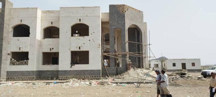 مدير عام ذو باب المندب يتفقد أعمال المرحلة الأولى لترميم وتأهيل المجمع الحكومي