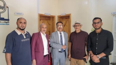 مدير مكتب الثقافة بتعز يزور إذاعة صوت المقاومة ويشيد بدورها الإعلامي
