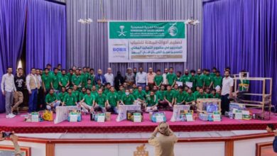 مركز الملك سلمان للاغاثة يسلم حقائب المهنة للمستفيدين من مشروع التمكين بشبوة