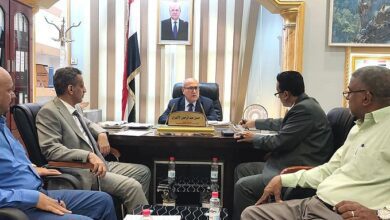 وزير الادارة المحلية يناقش مصفوفة أولوية الوزارة العاجلة خلال الـ (100) يوم القادمة