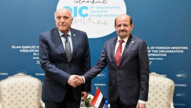 وزير الخارجية يناقش مع نظيره الجزائري تطورات الاوضاع في اليمن