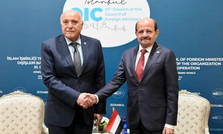 وزير الخارجية يناقش مع نظيره الجزائري تطورات الاوضاع في اليمن