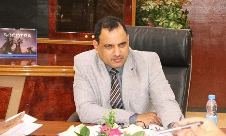 وزير الزارعة والري والثروة السمكية يوجه بالنزول ودراسة ظاهرة نفوق الدلافين في سقطرى