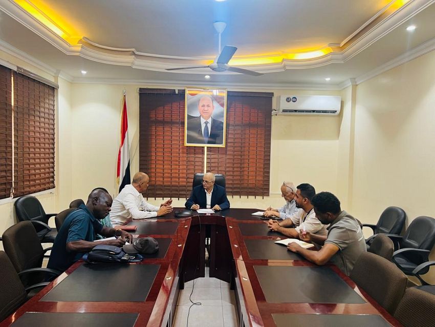 وزير المياه والبيئة يبحث مع منظمة سمارتيان بيرس تدخلاتها في قطاع المياه