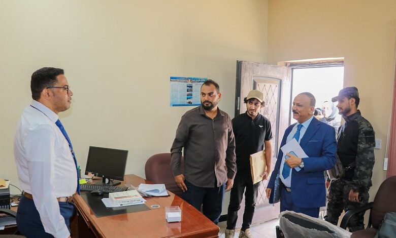 وزير النقل يتفقد مستوى الانضباط الوظيفي في ديوان الوزارة بعد إجازة عيد الأضحى