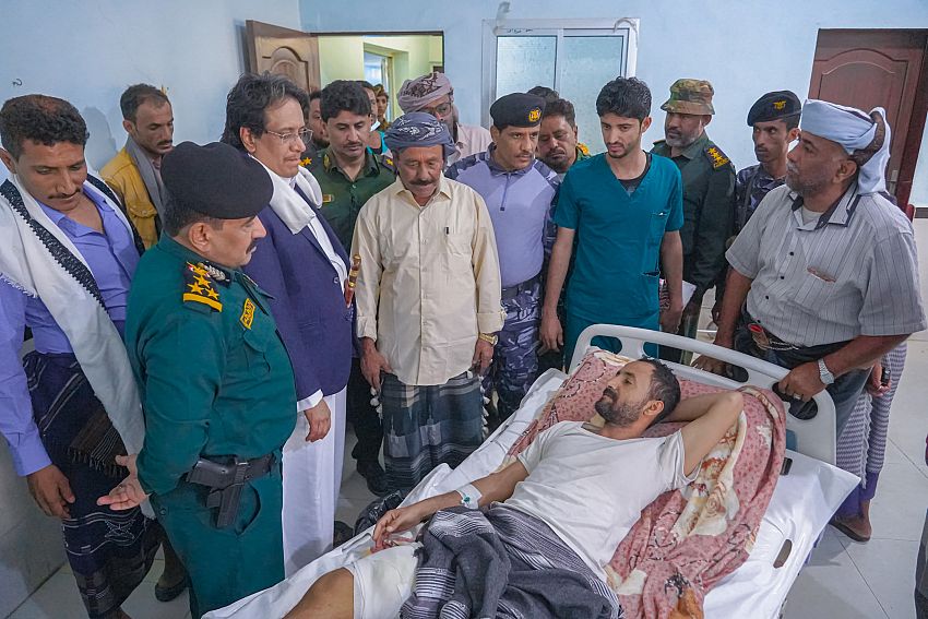 وكيل شبوة يزور المرضى في هيئة مستشفى الشيخ محمد بن زايد ومستشفى شبوة العام للأمومة والطفولة