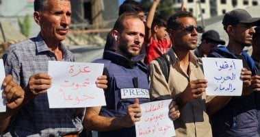 صحفيو غزة فى وقفة احتجاجية بالقطاع: نموت جوعا وقصفا.. صور