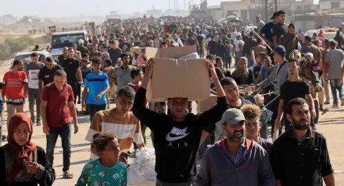 القطاع يحتاج يومياً 600 شاحنة إغاثية و250 ألف علبة حليب شهرياً