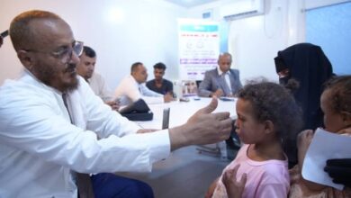 "أخيرًا وجدنا العلاج".. مخيم العيون في المخا يمنح الأمل لمئات اليمنيين