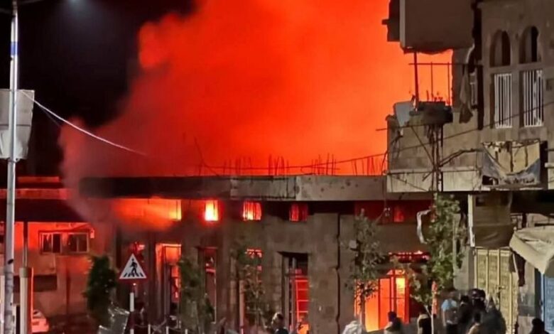 إصابة 14 مدنياً في استهداف المليشيات الحوثية الارهابية محطة وقود وسط مدينة تعز