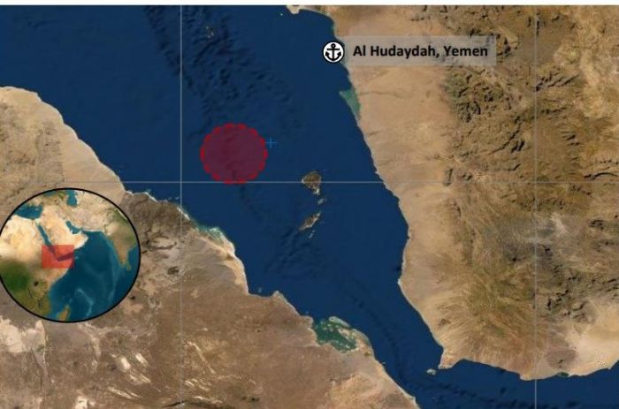 إصابة 2 من طاقم سفينة تعرضت لهجوم قرب الحديدة باليمن وفقدان 2 آخرين