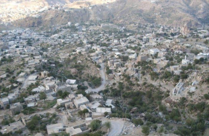 إصابة امرأة بجروح خطيرة بانفجار لغم حوثي شرق تعز