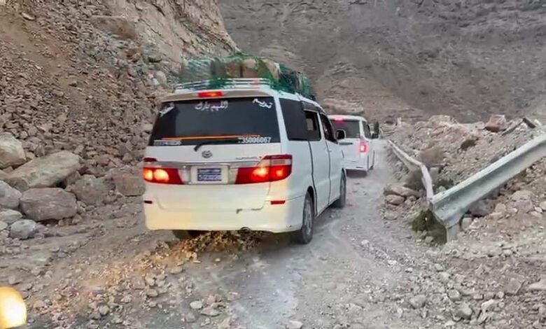 إعادة فتح طريق نشطون – الأنفاق في المهرة بعد اغلاقه مؤقتاً بسبب انهيار صخري