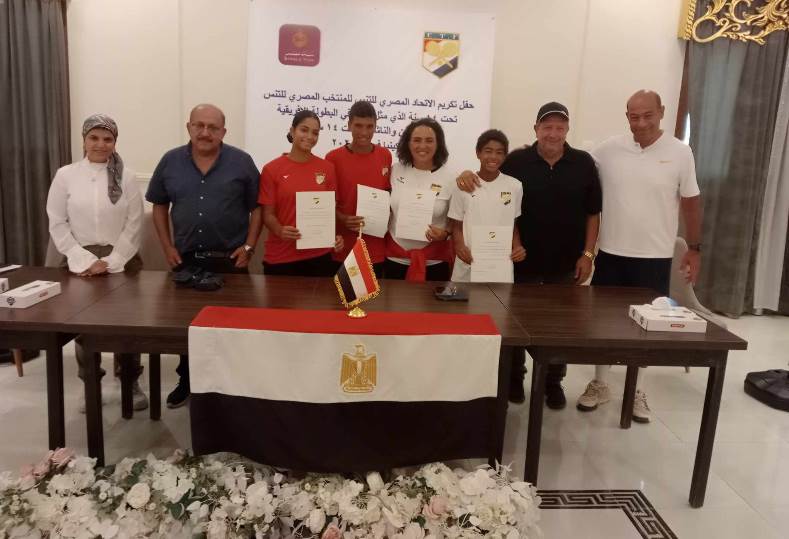 تكريم منتخب التنس