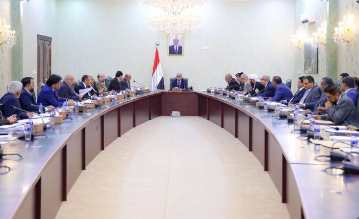 اجتماع حكومي برئاسة بن بريك في عدن يبحث التحديات الاقتصادية والإصلاحات النقدية والمالية