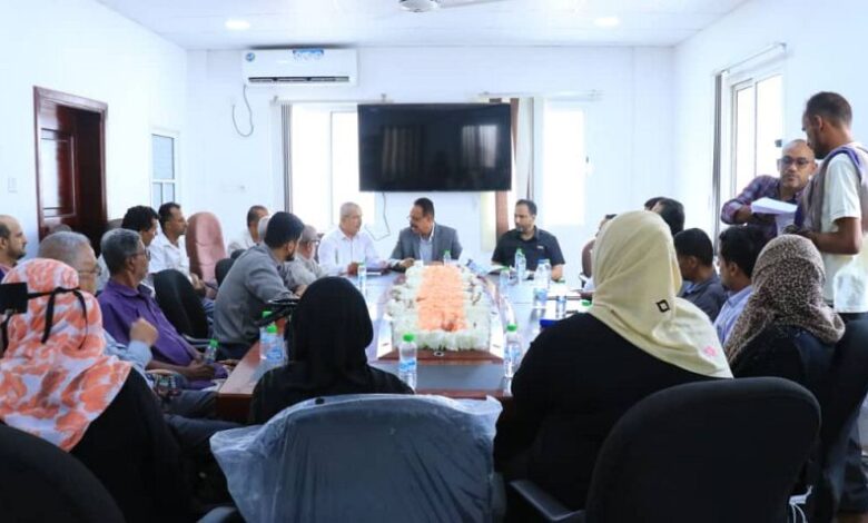 اجتماع في عدن يناقش سبل تطوير عمل صندوق صيانة الطرق