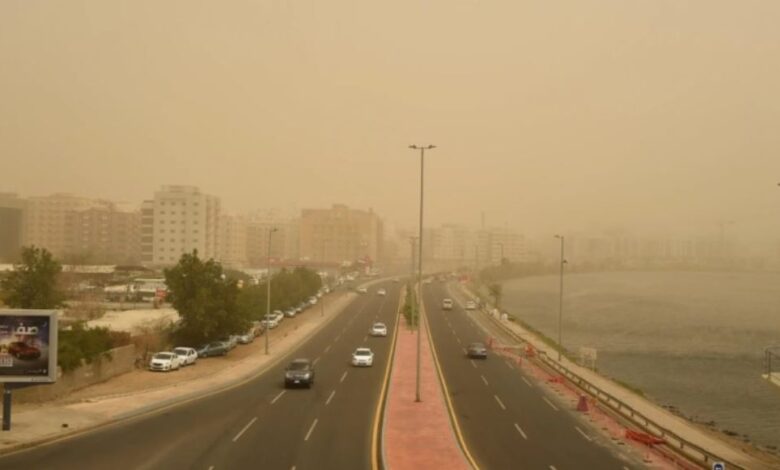 "الأرصاد" تنبّه من أتربة مثارة على الرياض