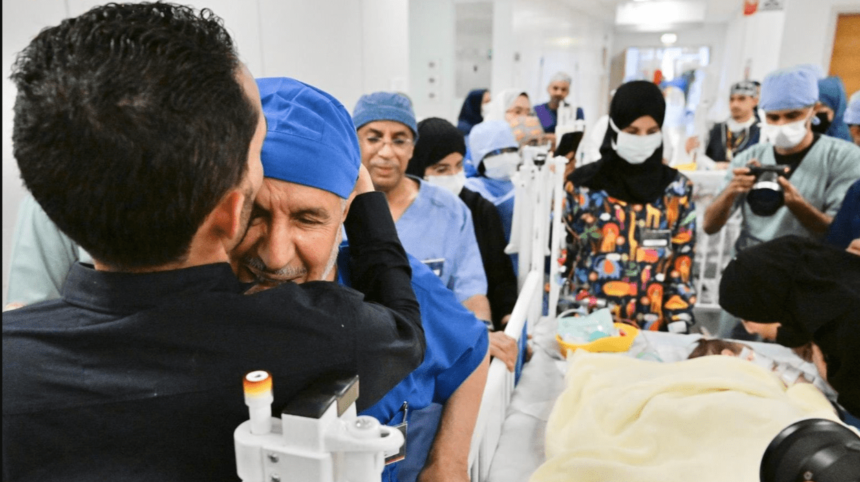 بعد عملية معقدة لـ8 ساعات.. نجاح فصل التوأم الملتصق السوري "سيلين وإيلين"