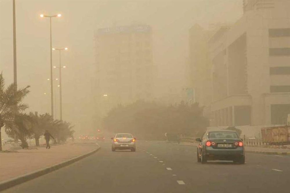 رياح نشطة وأتربة مثارة على نجران